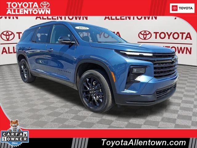 2025 Chevrolet Traverse LT 2LT in Lakeshore Blue Metallic — front three-quarter view