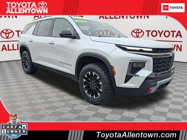 2024 Chevrolet Traverse Z71 in Iridescent Pearl Tricoat — front three-quarter view
